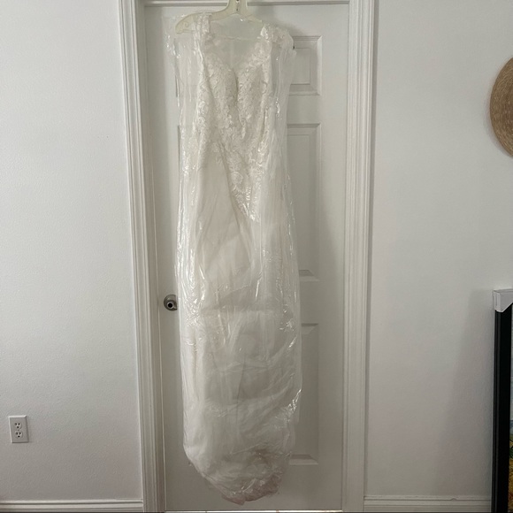 Kleinfeld wedding dress - Cathrine off the shoulder - Picture 9 of 11